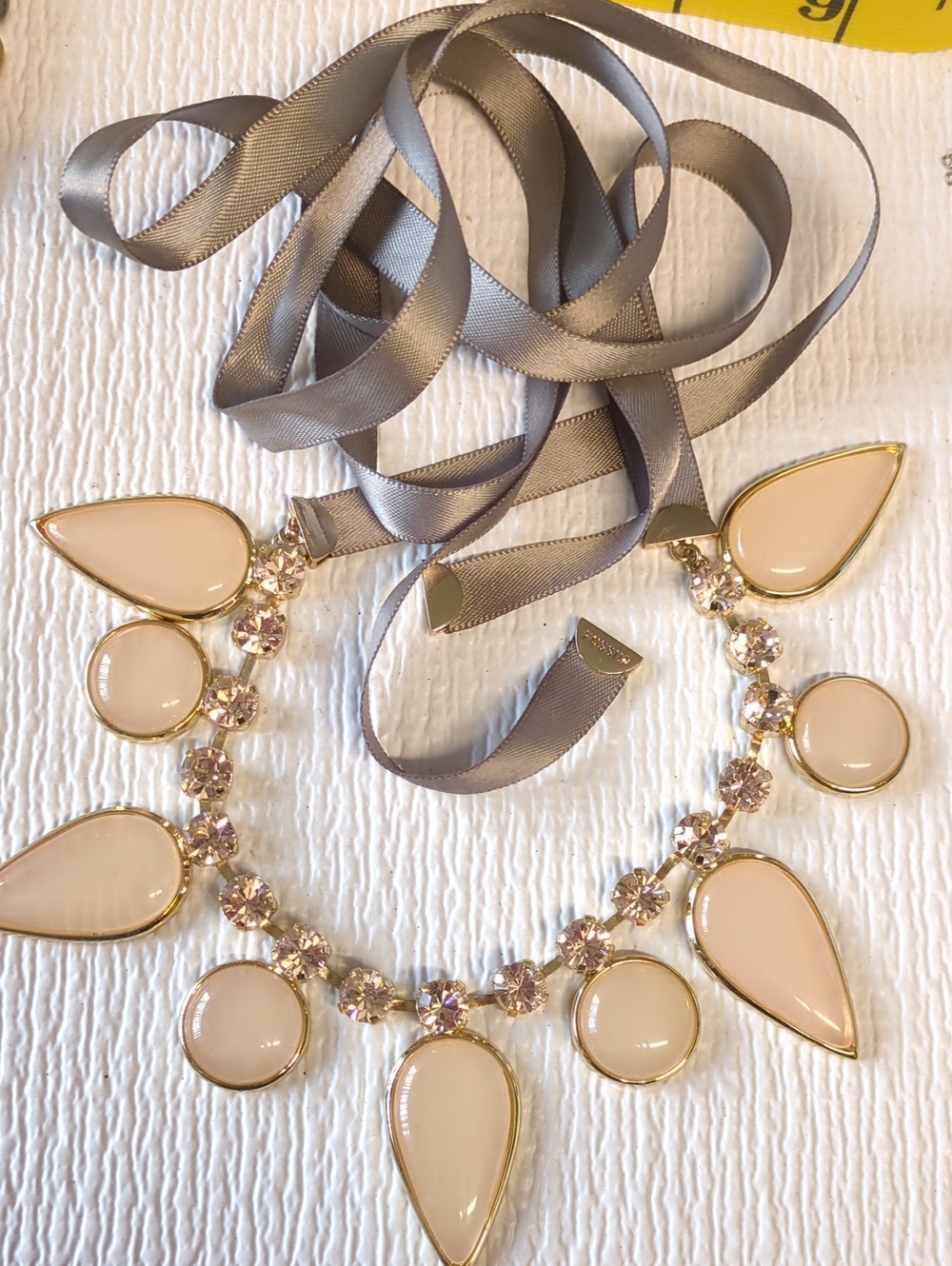 ☀️Fossil Cream and Gray Ribbon Statement Necklace